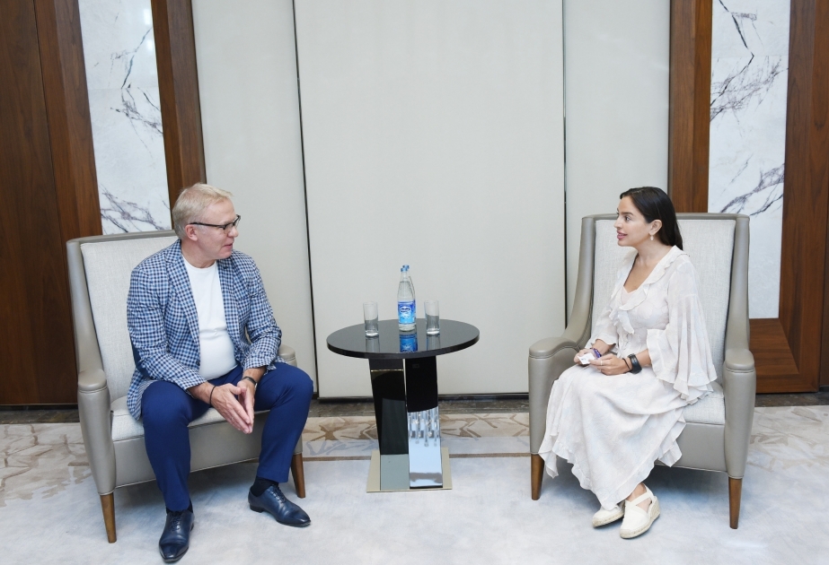 盖达尔·阿利耶夫基金会副主席莱拉·阿利耶娃会见联合国亲善大使维雅切斯拉夫·菲季索夫
