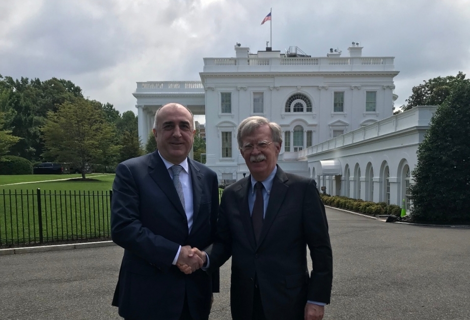 Le chef de la diplomatie azerbaïdjanaise Elmar Mammadyarov rencontre John Bolton à Washington