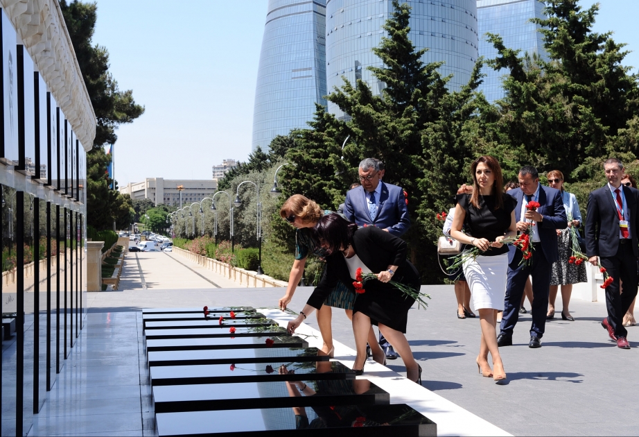 Bolqarıstan Xalq Məclisinin sədri Şəhidlər xiyabanını ziyarət edib