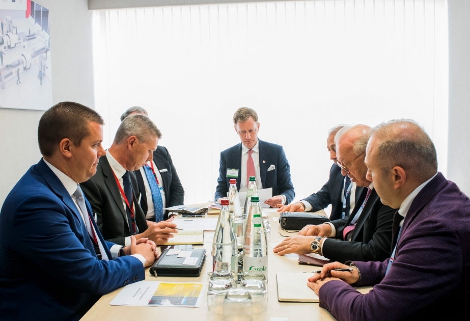 Presidente de AZAL, Dzahanguir Asgarov participa en la jornada del Salón Aeronáutico de París 2019