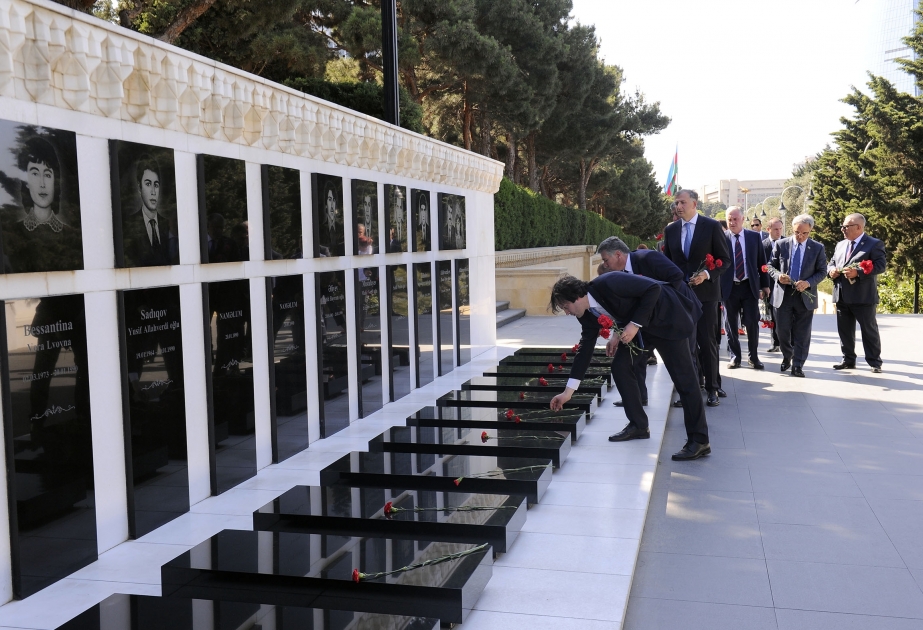 Chairman of Georgian parliament pays respect to national leader Heydar Aliyev and Azerbaijani martyrs