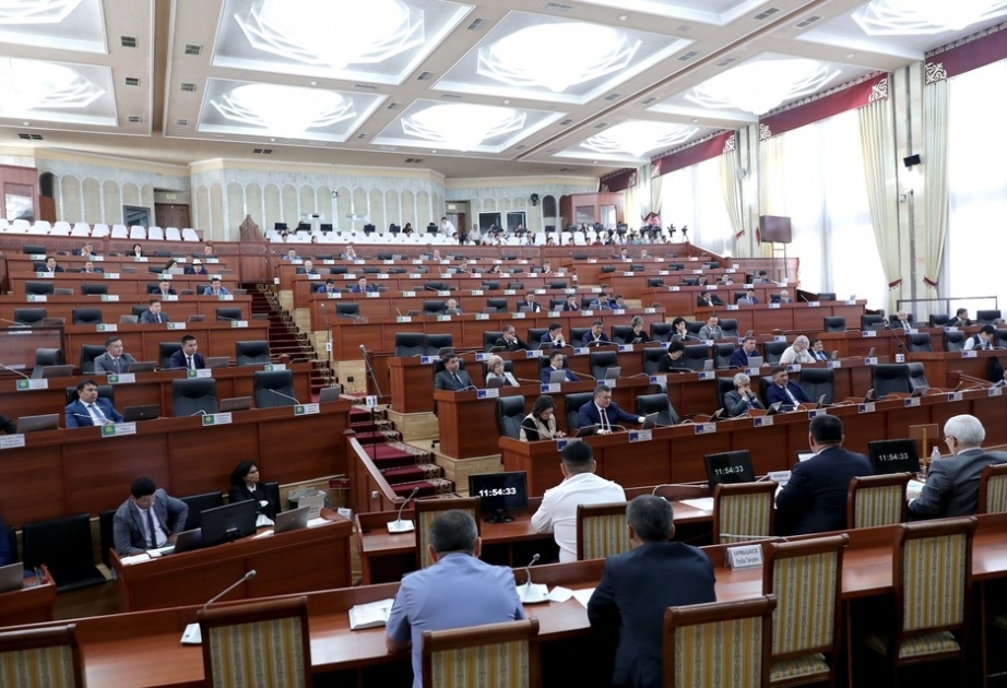 Qırğızıstan parlamenti eks-prezident Almazbek Atambayevin toxunulmazlıq statusunu ləğv edib