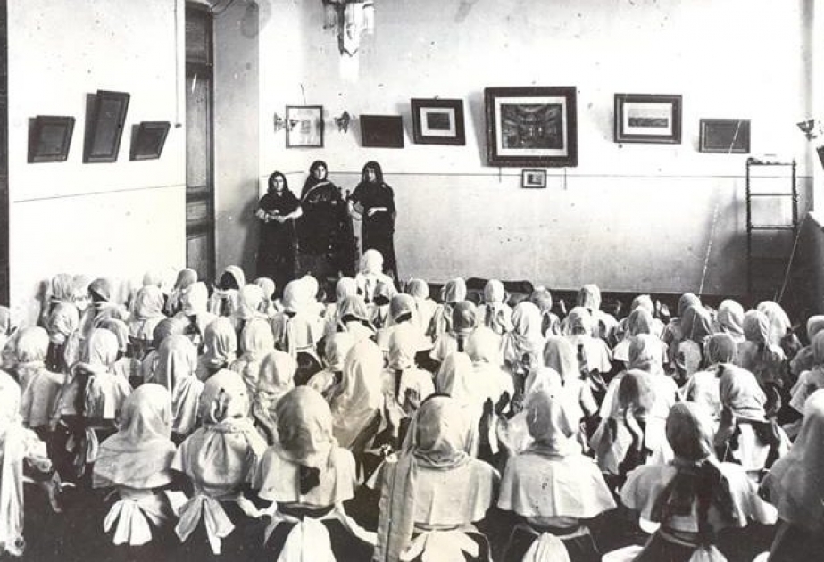 La primera escuela de las chicas musulmanas en el Oriente