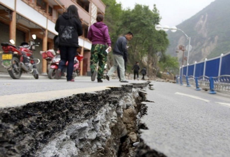 中国发生地震 8万多人被疏散