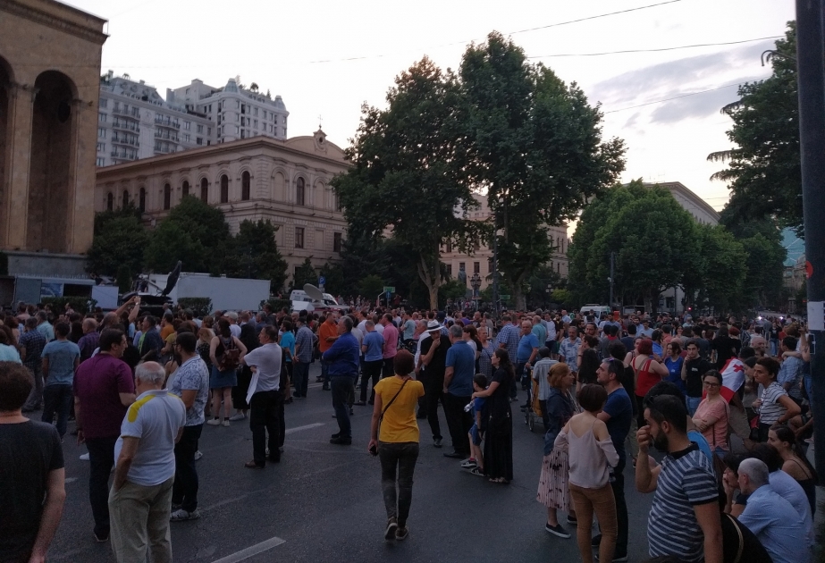 Tbilisidə keçirilən aksiya ilə əlaqədar mərkəzi Rustaveli prospekti bağlanıb