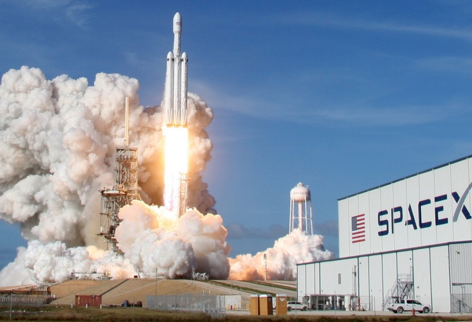 24 tədqiqat peyki daşıyan Falcon Heavy kosmosa buraxılıb