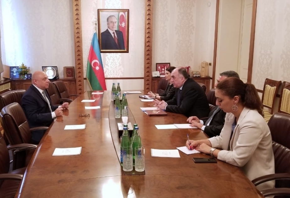وزير الخارجية الأذربيجاني يلتقي السفير البولندي المنتهية مدة عمله الدبلوماسي