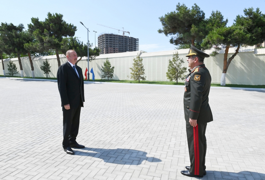 Prezident İlham Əliyev Cəmşid Naxçıvanski adına Hərbi Liseydə yenidənqurma işlərindən sonra yaradılan şəraitlə tanış olub YENİLƏNİB VİDEO