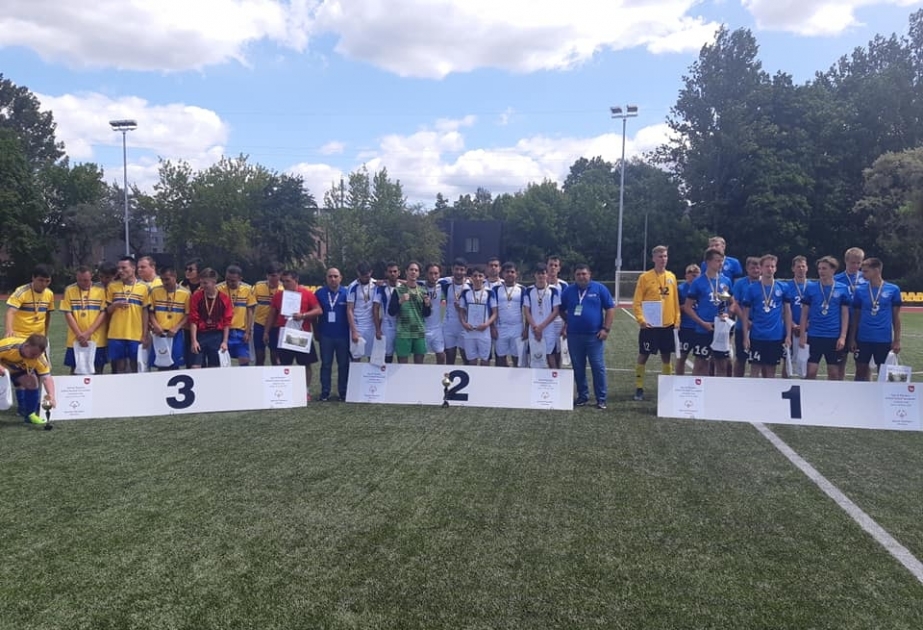 Xüsusi olimpiyaçılarımız futbol turnirində ikinci yeri tutublar