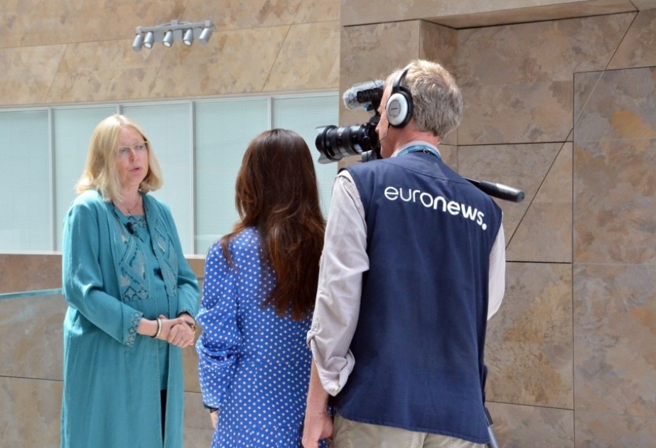 Directora del Centro del Patrimonio Mundial concede una entrevista al canal Euronews con motivo de la reunión de Bakú