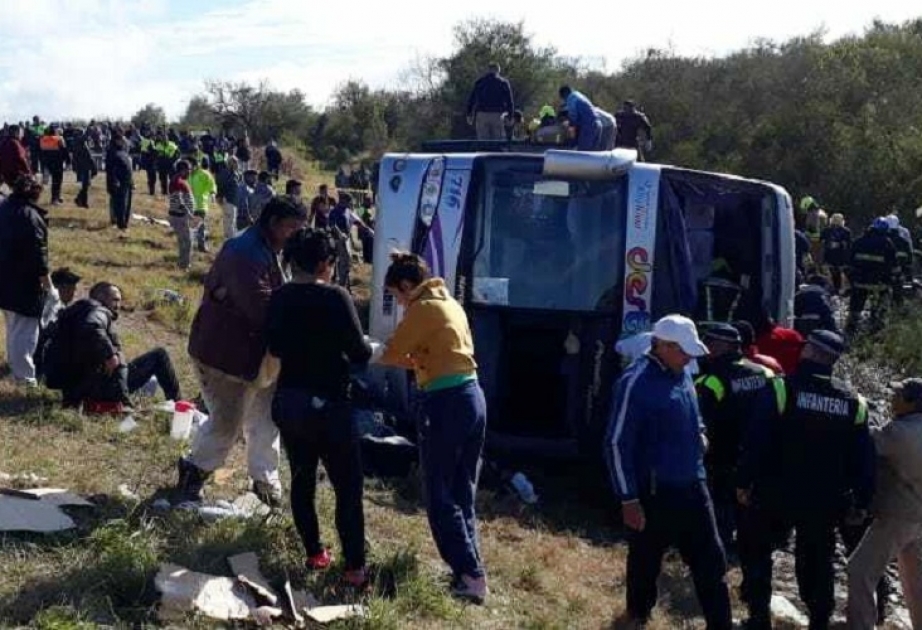 Argentinada avtobus qəzaya uğrayıb, azı 13 nəfər ölüb