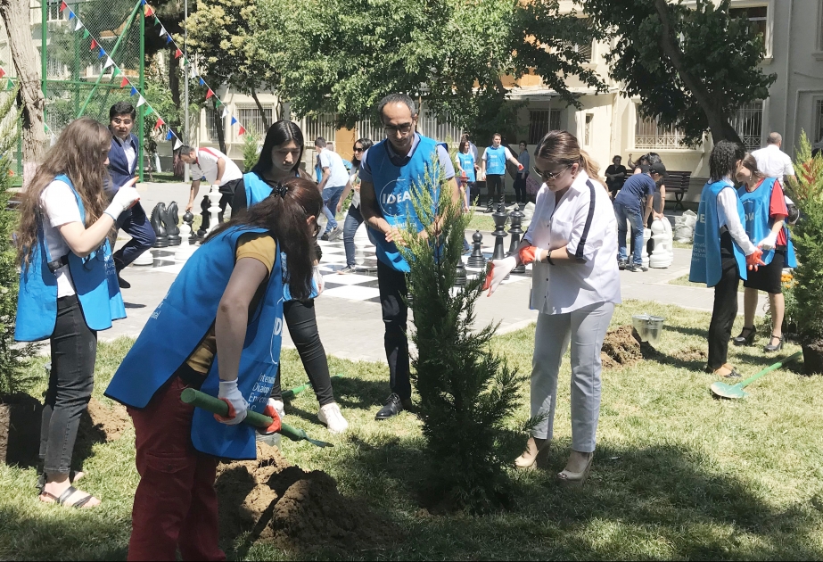“Bizim həyət” layihəsi çərçivəsində Binəqədidə abadlaşdırılan daha bir həyət sakinlərin istifadəsinə verilib