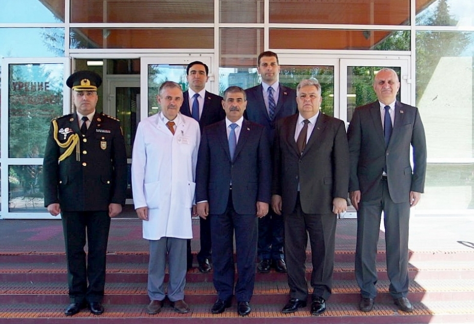Azərbaycanın Müdafiə naziri Milli Qəhrəman Anatoli Davidoviçin anasını ziyarət edib