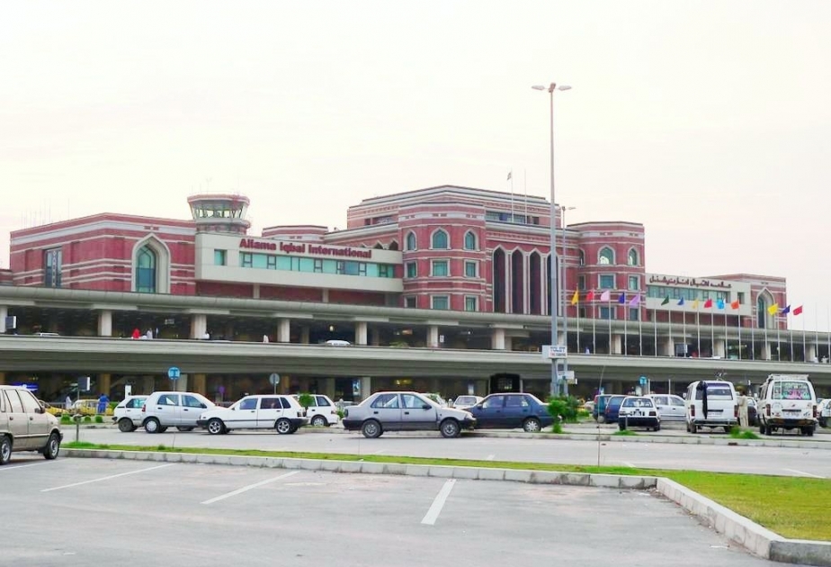 Pakistanın aeroportunda naməlum şəxs ətrafdakı insanları atəşə tutub