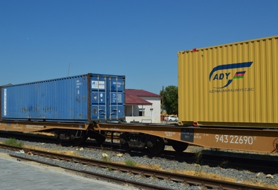 Азербайджанский карбамид по железной дороге Баку-Тбилиси-Карс впервые доставлен в Турцию