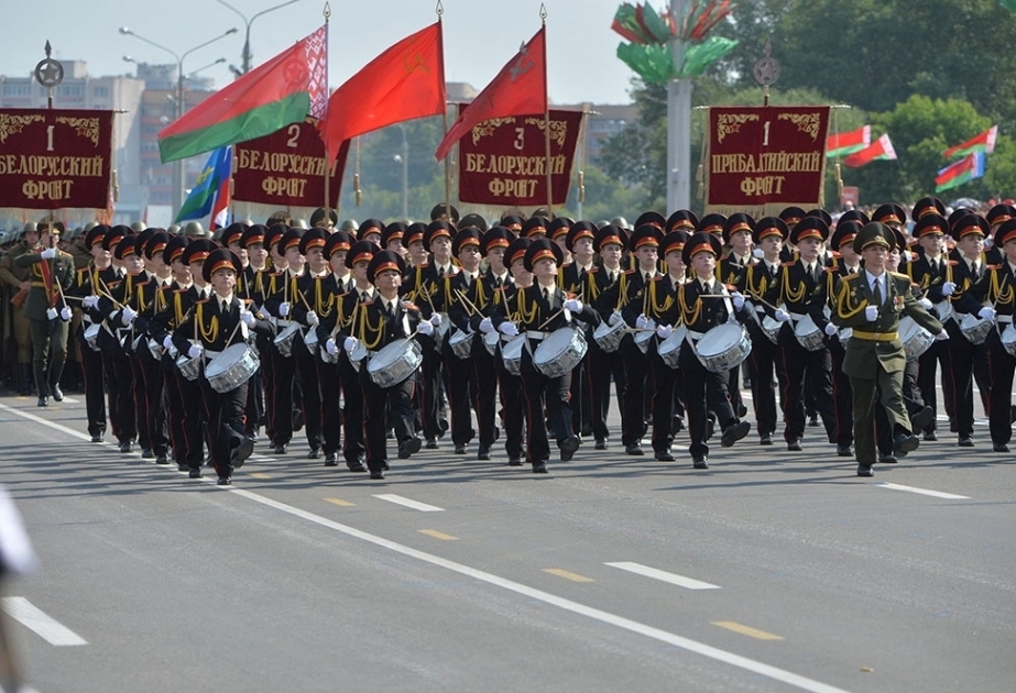 Militärparade zum Unabhängigkeitstag in Belarus: Aserbaidschanische Armeeangehörigen nahmen ebenfalls an Parade teil