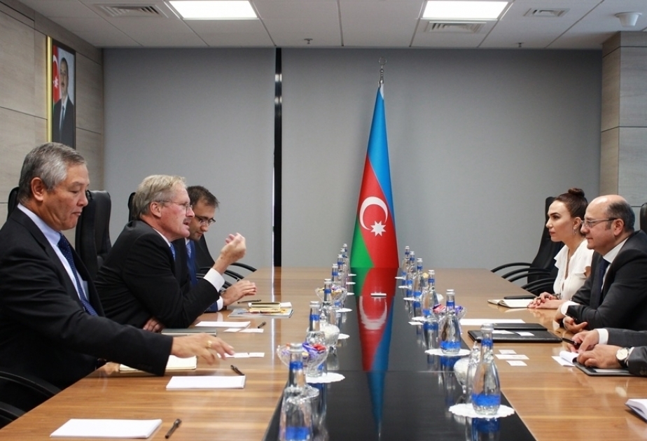 Robert Secuta discute el papel de Azerbaiyán en la integración con proyectos globales de energía y transporte