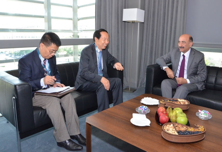 Azerbaiyán y China discuten formas de desarrollar la cooperación cultural