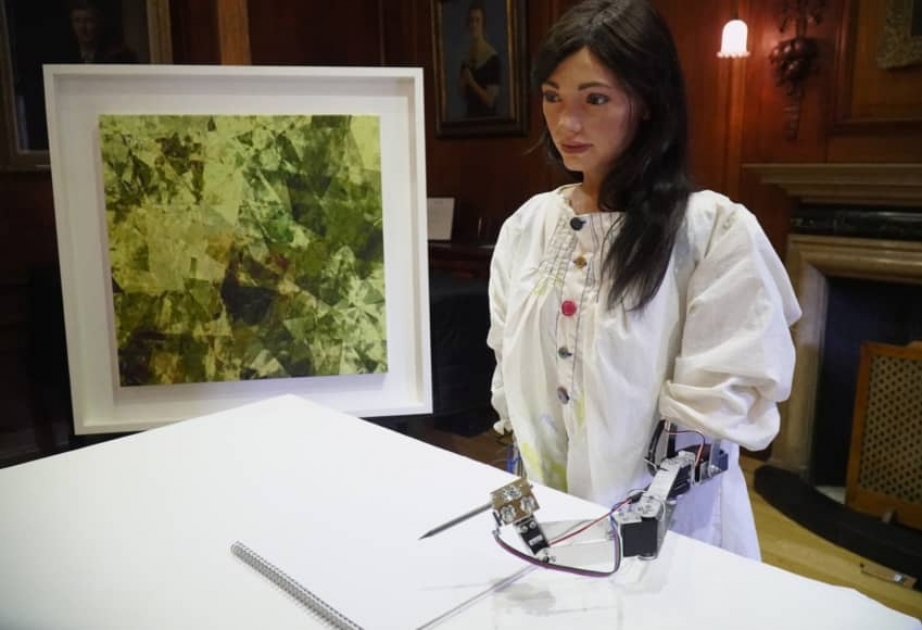 Unikal texnologiya: ilk robot rəssam gözəl tablolar yaradır