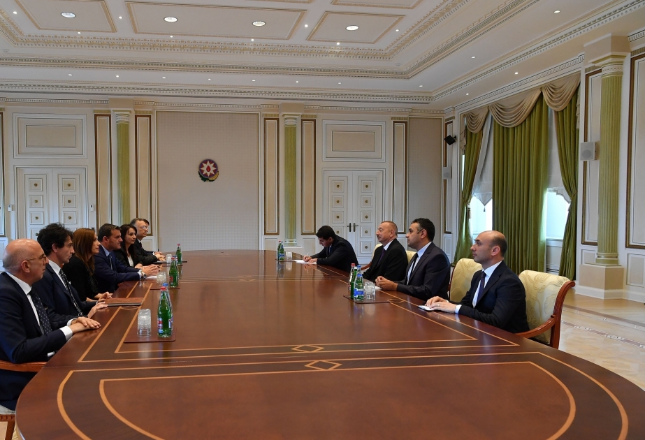 
Ilham Aliyev recibió a una delegación encabezada Gian Marco Centinaio