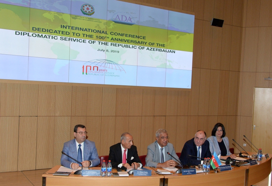 Universidad ADA celebra una conferencia internacional dedicada al centenario del servicio diplomático de Azerbaiyán