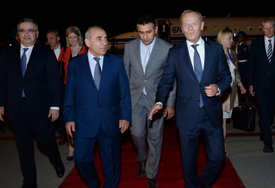 Le président du Conseil européen Donald Tusk arrive en visite en Azerbaïdjan
