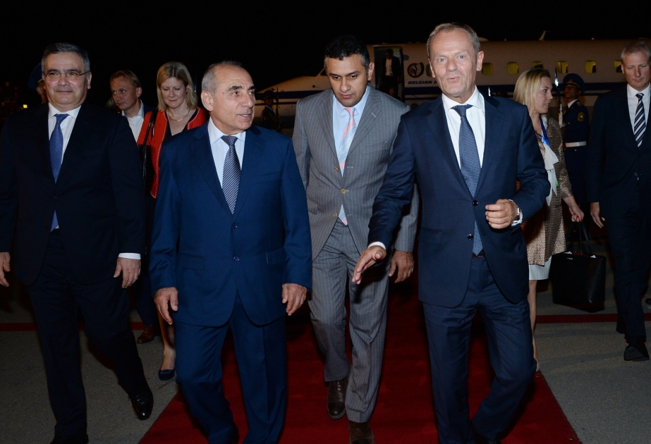EU-Ratspräsident Donald Tusk zu Besuch in Aserbaidschan eingetroffen