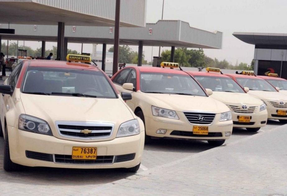 Водители такси в Дубае в первом полугодии передали в бюро находок наличные на сумму около 175 тысяч долларов