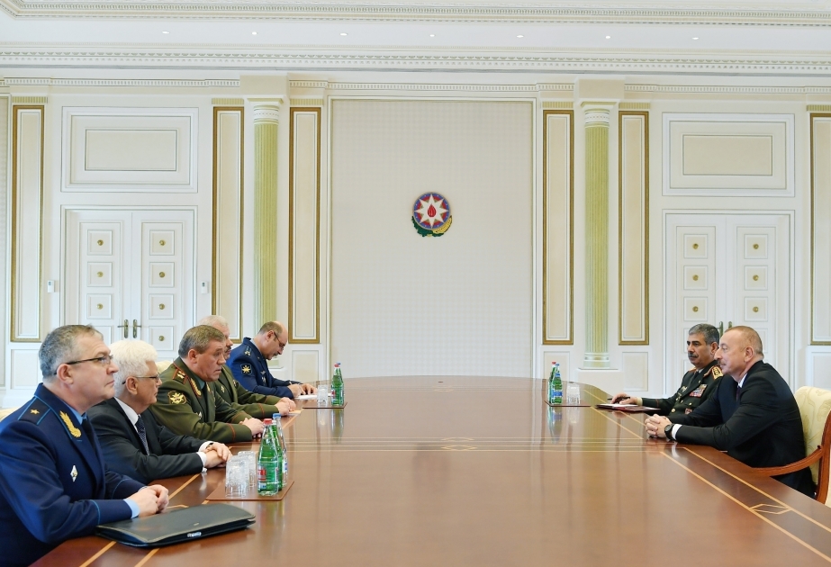 Ilham Aliyev recibió a una delegación encabezada por el Jefe de Estado Mayor de las Fuerzas Armadas Rusas