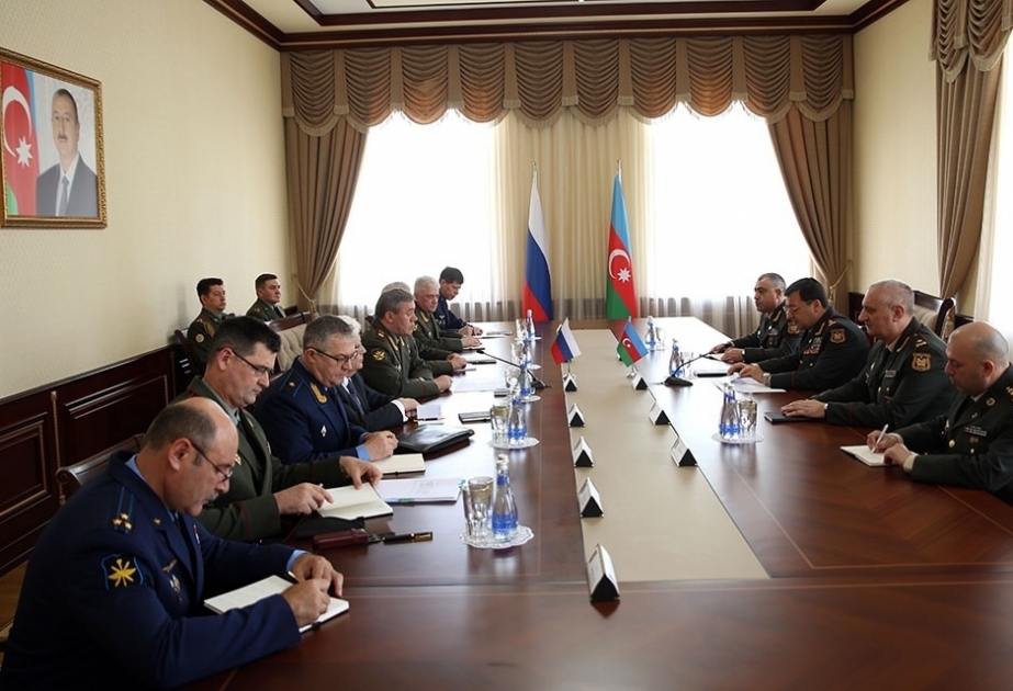 Les chefs d’état-major des armées azerbaïdjanaises et russes s’entretiennent à Bakou