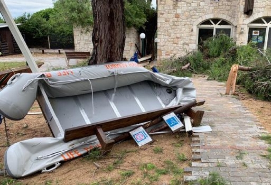 Yunanıstanda şiddətli fırtına 6 turistin ölümünə səbəb olub