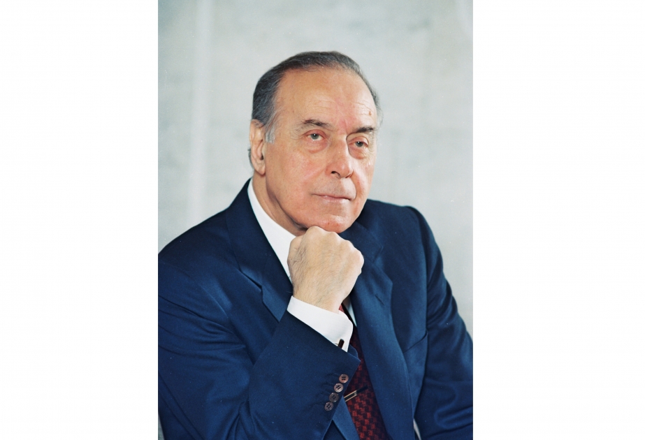 Azərbaycan tarixinin Heydər Əliyev erası: əsrlərə bərabər 50 il  FOTOKOMPOZİSİYA