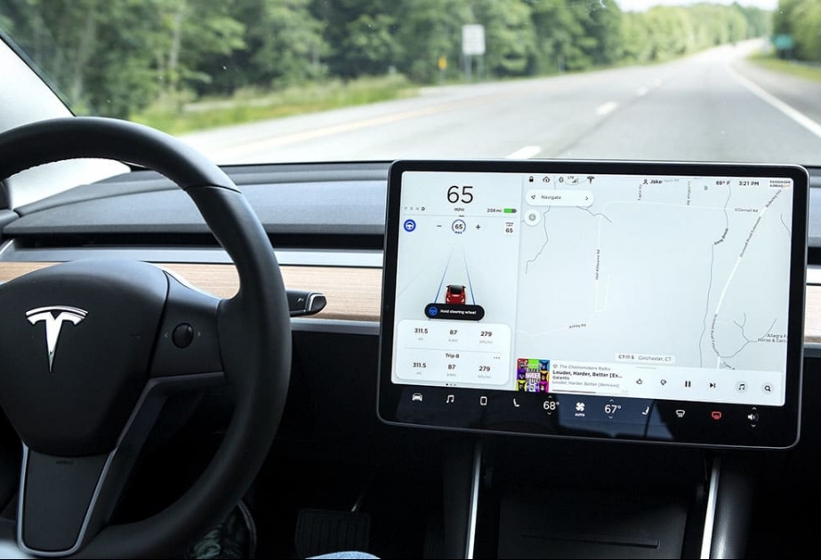 Экс-сотрудник Tesla признал, что скачивал ее закрытые данные об автопилоте