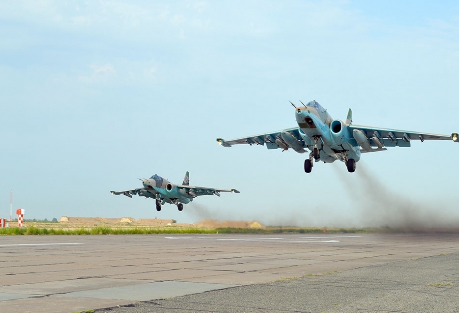 Hərbi Hava Qüvvələrinin Su-25 hücum təyyarələri döyüş atışlı uçuş məşqləri keçirib VİDEO