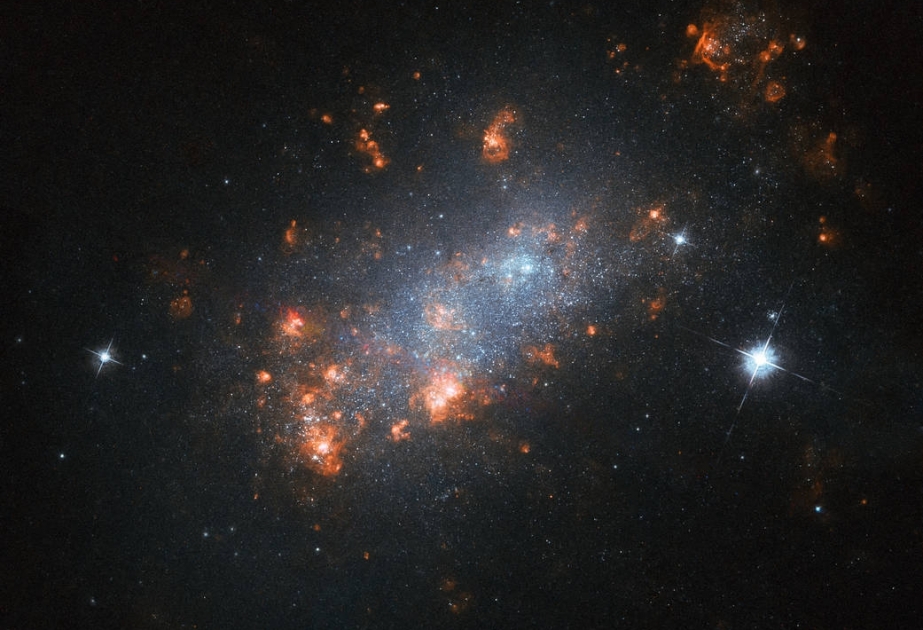 NASA uzaq qalaktikada “albalı çiçəklənməsi” təsvirini qeydə alıb