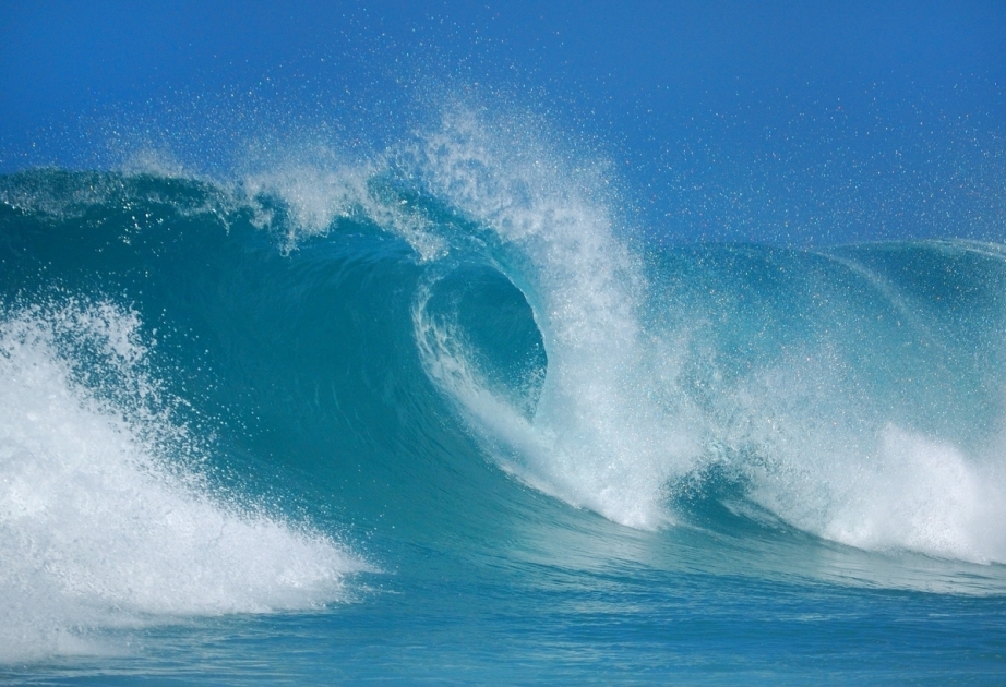 里海海浪高度达4.7米