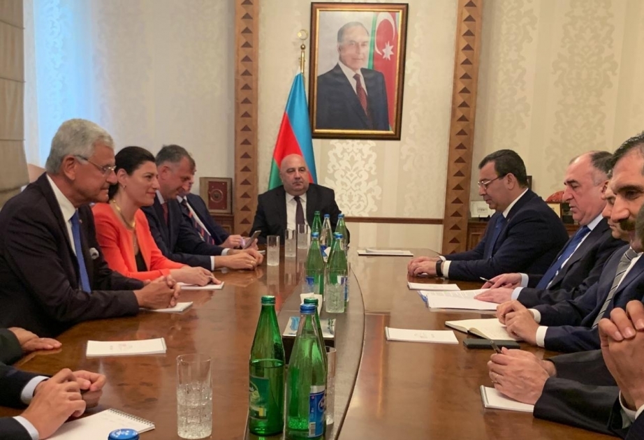 Le ministre azerbaïdjanais des affaires étrangères rencontre les présidents des commissions des relations internationales des parlements turc et géorgien