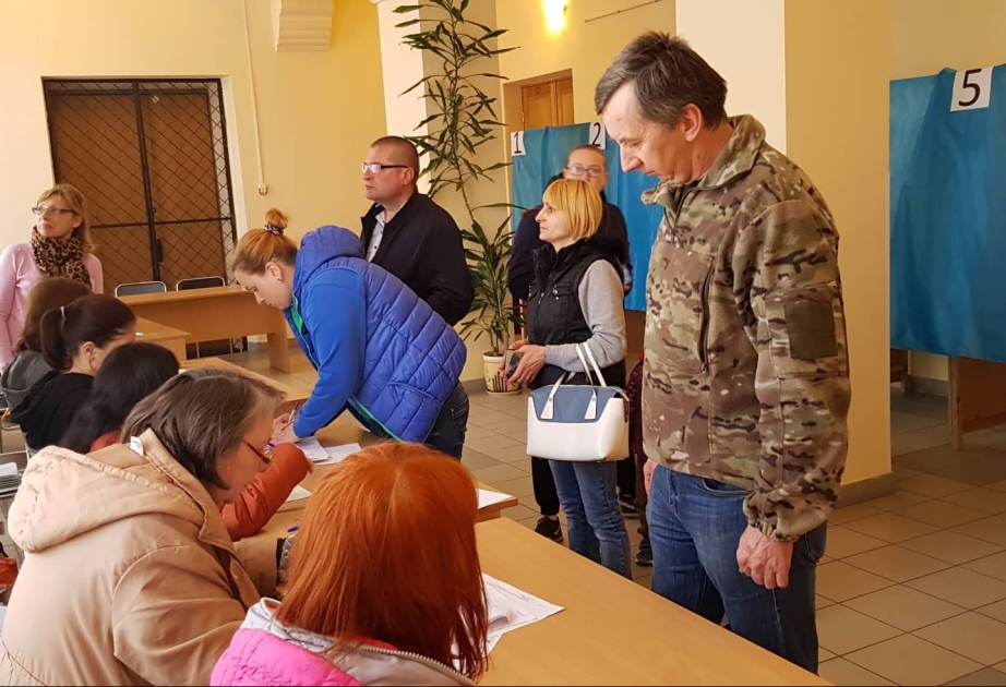Ukraynada növbədənkənar parlament seçkiləri ilə bağlı keçirilən səsvermə başa çatıb