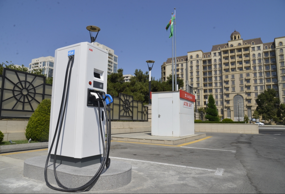 ®  “Azpetrol” bir çox YDM-lərində elektrik doldurma stansiyaları istifadəyə verib