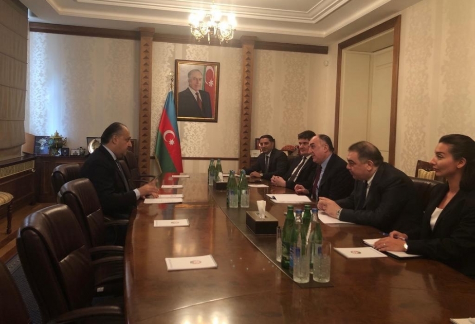 Canciller de Azerbaiyán recibe al embajador de Jordania en Azerbaiyán