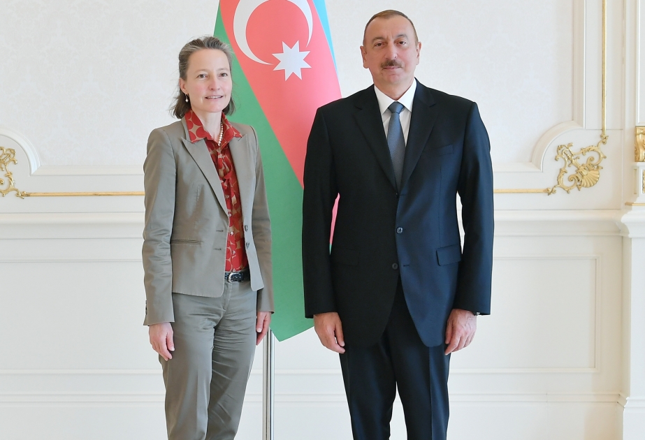 Prezident İlham Əliyev İsveçrənin Azərbaycanda yeni təyin olunmuş səfirinin etimadnaməsini qəbul edib YENİLƏNİB VİDEO