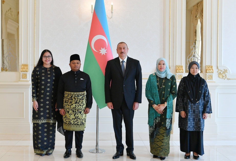 Ilham Aliyev recibe las credenciales del flamante Embajador de Malasia en Azerbaiyán