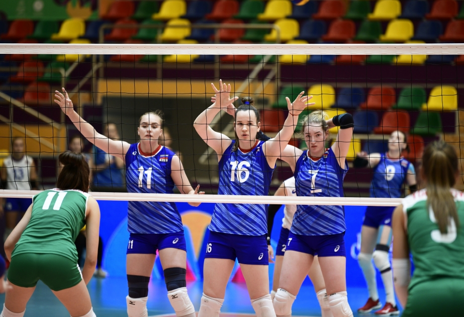 Festivalın voleybol yarışlarının ilk görüşlərində Rusiyanın kişi və qadın komandaları qələbə qazanıblar
