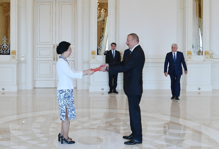 Ilham Aliyev recibe las credenciales del recién nombrado Embajador de China en Azerbaiyán