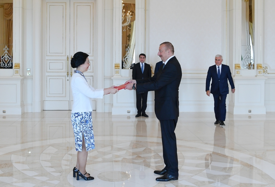 Präsident Ilham Aliyev empfängt neue chinesische Botschafterin VIDEO