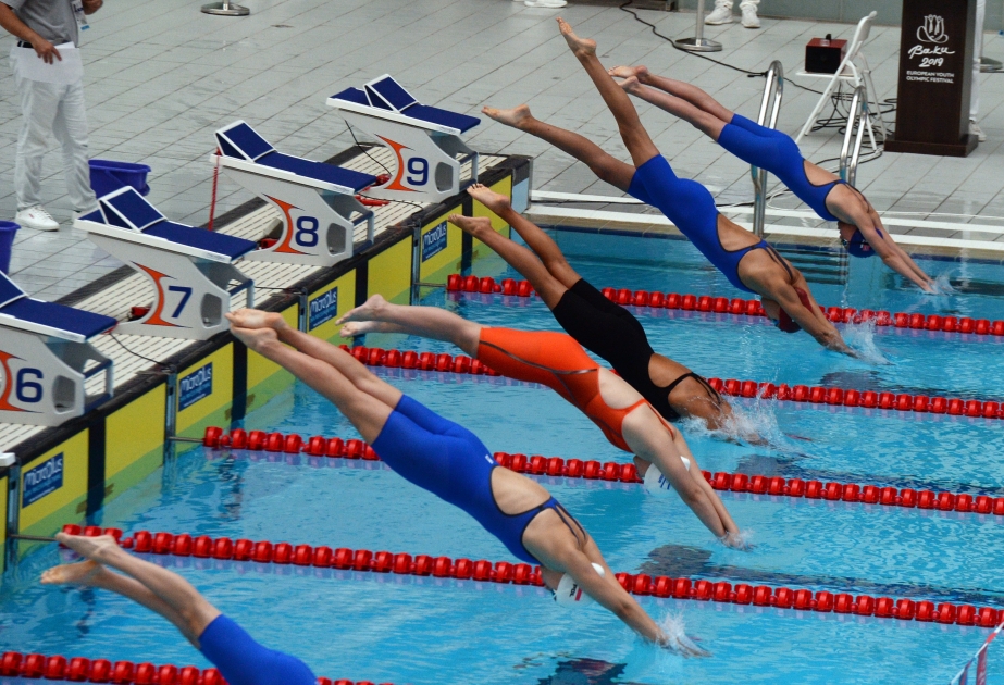Las competiciones de natación continúan en el Palacio de Deportes Acuáticos de Bakú