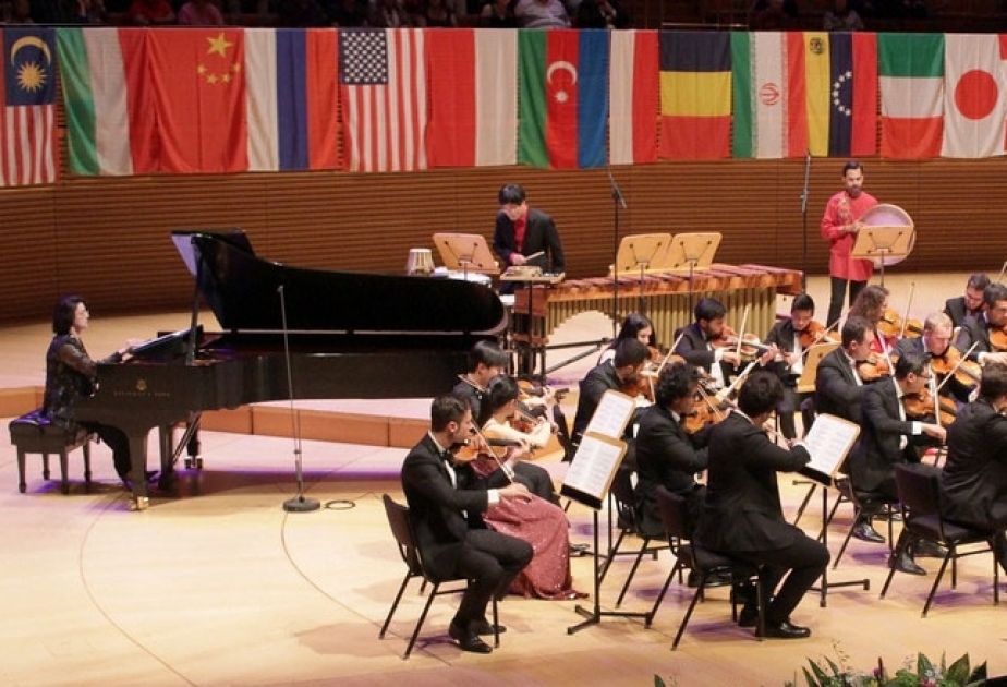 El estreno mundial de la nueva obra de Firanguiz Alizadeh se celebró en Los Ángeles