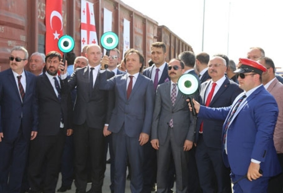 Bakı-Tbilisi-Qars dəmir yolu ilə Türkiyədən Gürcüstana ilk yük qatarı yola salınıb