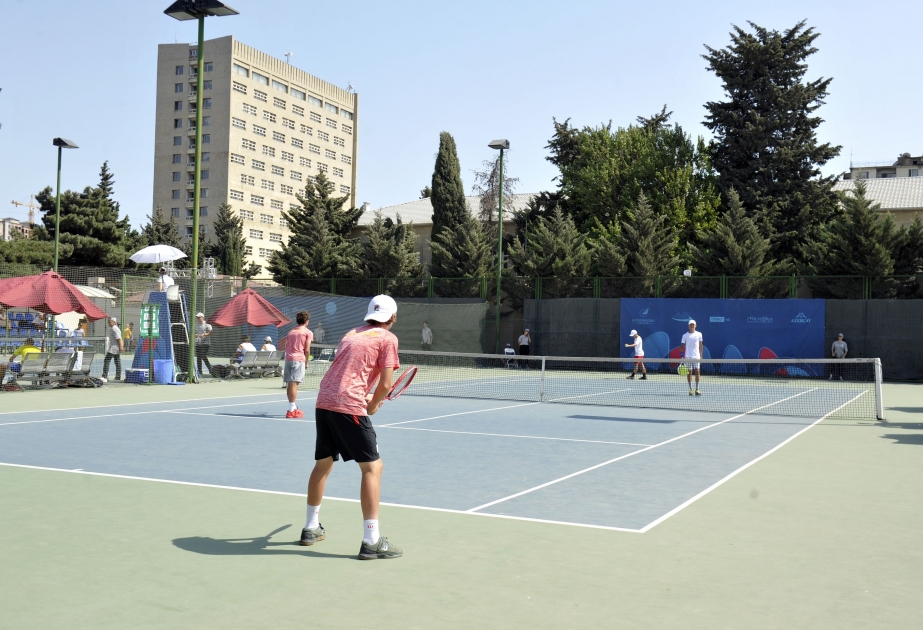 Festival: Tennis üzrə oğlan cütlüklərin yarışında Polşa və Çexiya idmançıları finala vəsiqə qazanıblar