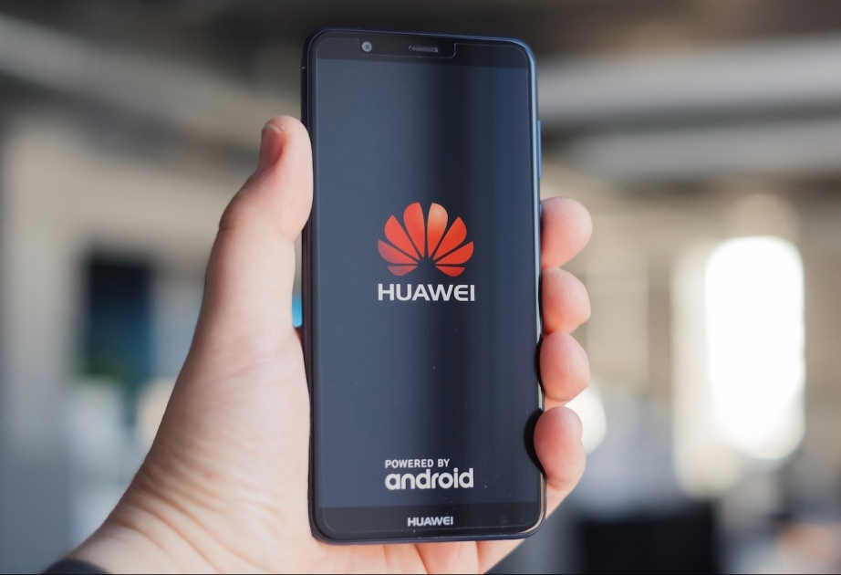 Huawei kommersiya məqsədli ilk 5G smartfonunu təqdim edib